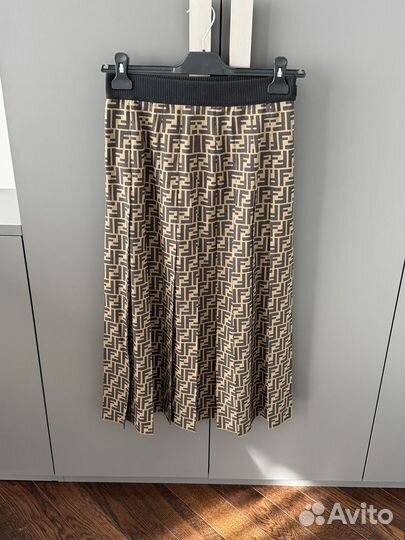 Новая шёлковая юбка Fendi 42it