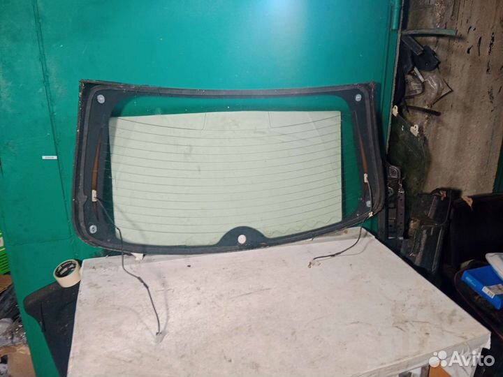 Стекло крышки багажника Nissan Micra K12