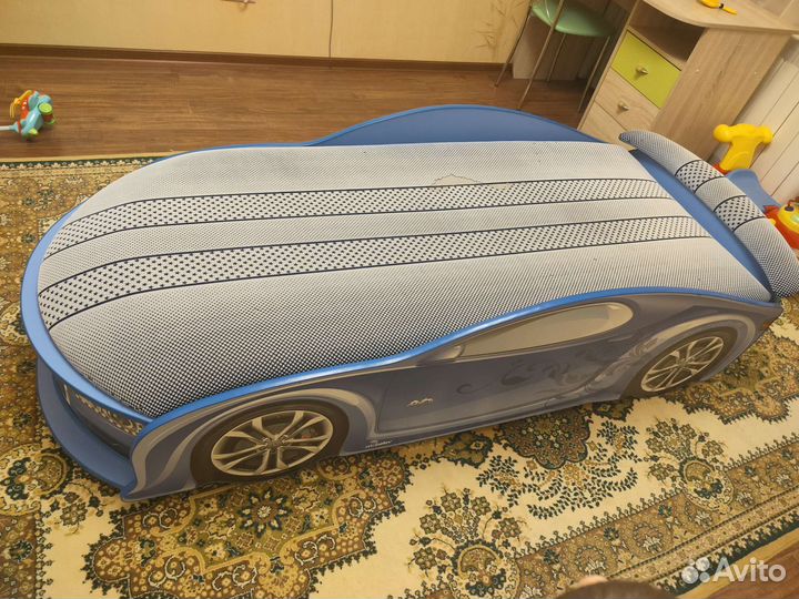 Детская кровать машина