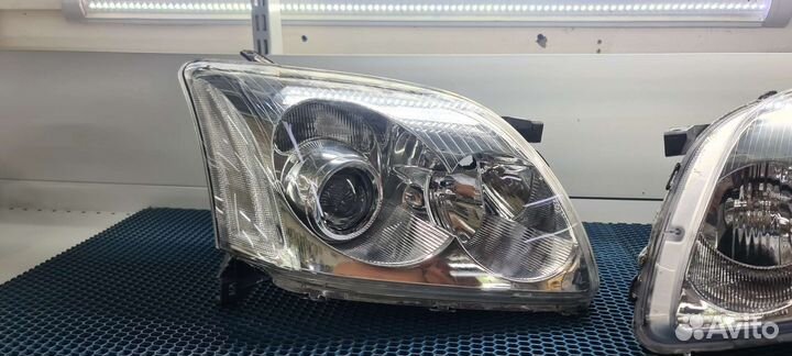 Фары Toyota Avensis BiLed
