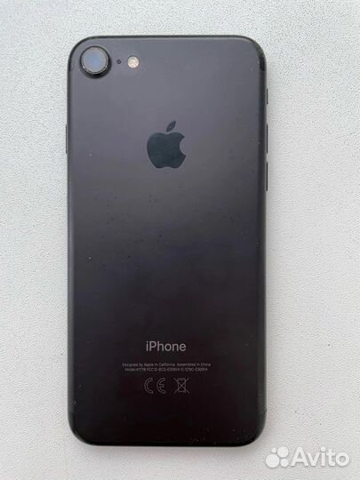 Телефон iPhone 7с дефектом