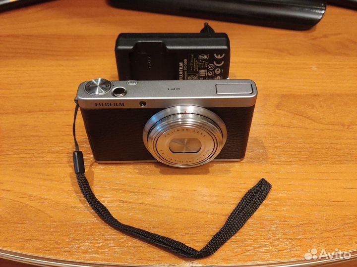 Компактный фотоаппарат Fujifilm XF1