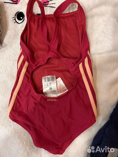 Халат, шапка для бассейна и купальник