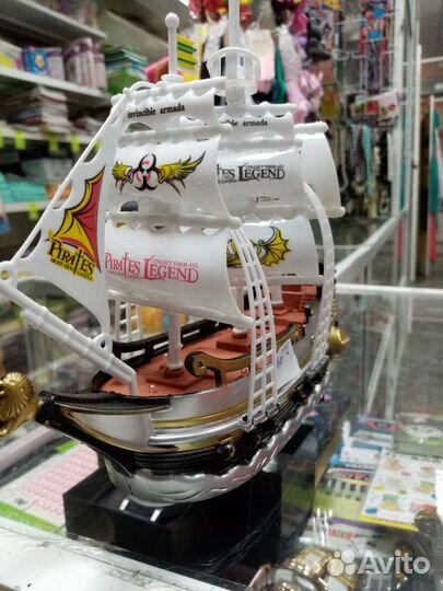 Пиратский корабль новый. На батарейках