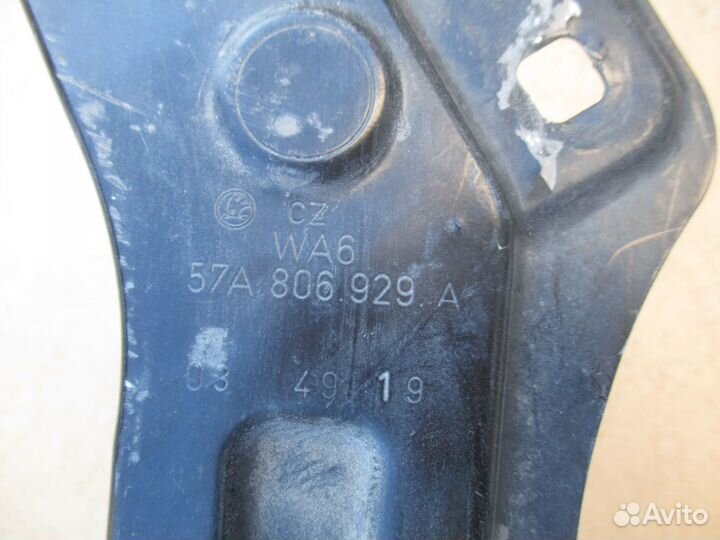 Кронштейн передней панели левый Skoda Karoq