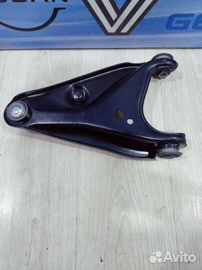 Рычаг подвески Renault sandero Лев