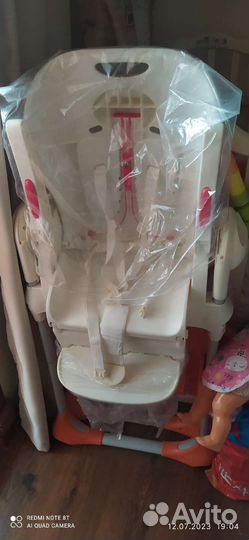 Бронь. Стульчик для кормления и 2 жилета