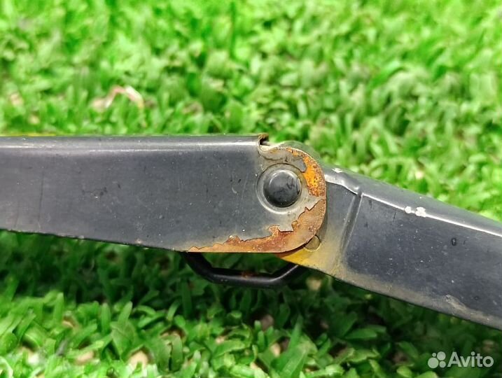 Поводок стеклоочистителя правый Nissan Pathfinder