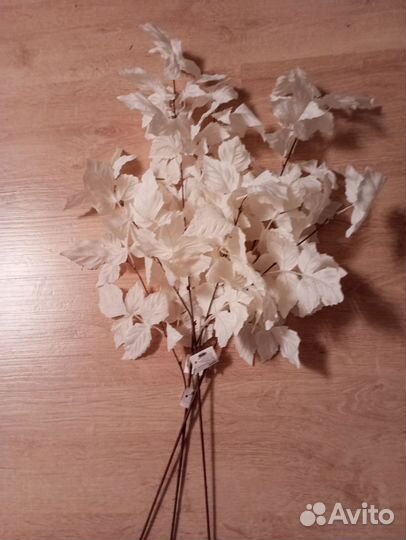 Искусственные цветы (три ветки)