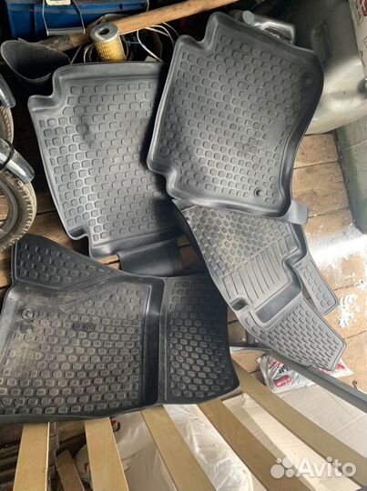 Продам комплект ковриков Touareg NF