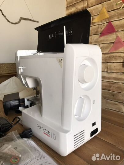 Швейная машина Bernette 10