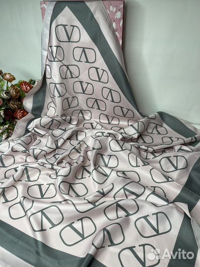 Шелковый платок Valentino розовый