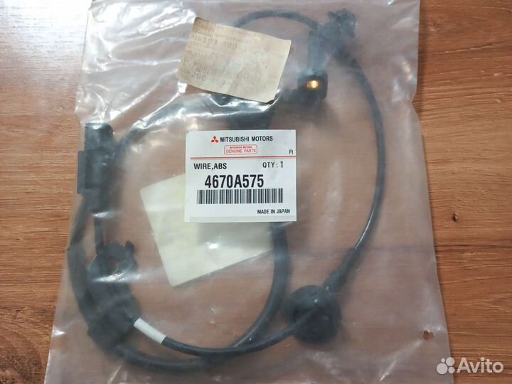 Датчик abs передний лев, Mitsubishi