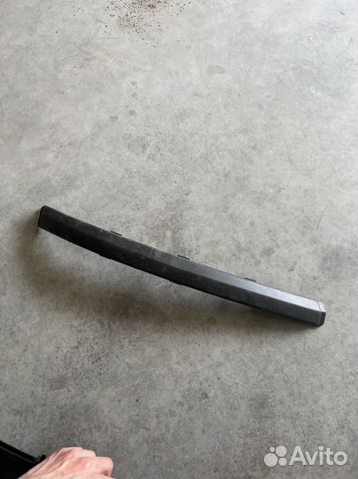 Молдинг переднего бампера правый Ford Mondeo III