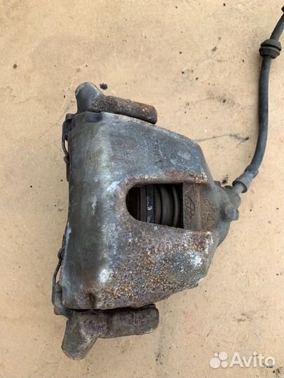 Суппорт передний правый Volvo S 40 2007-2012