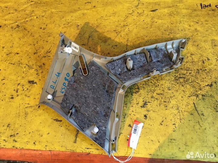 Обшивка багажника задняя правая вержняя Toyota Vitz KSP90