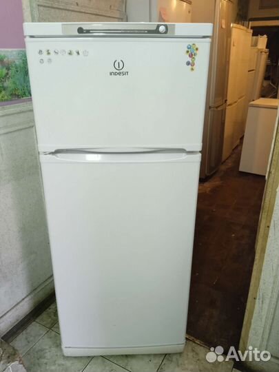 Холодильник indesit