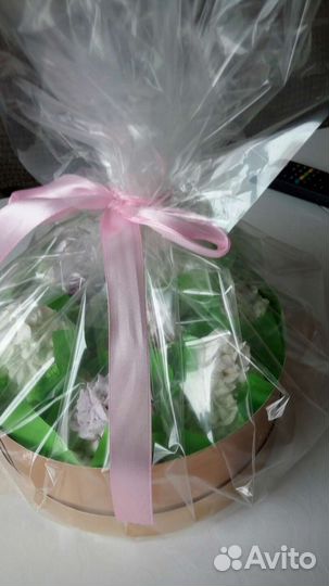 Зефиросендвичи,сирень в рожкаж,в ьукете