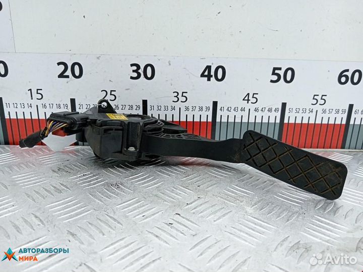 Педаль Skoda Rapid 2015