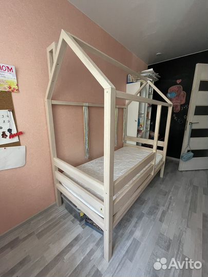 Детская кровать домик с матрасом