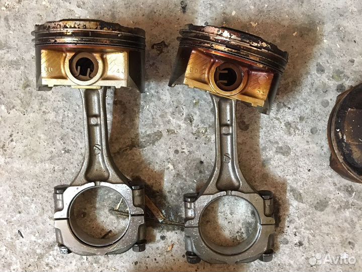 Поршня с шатунами, поршня на Субару ej204