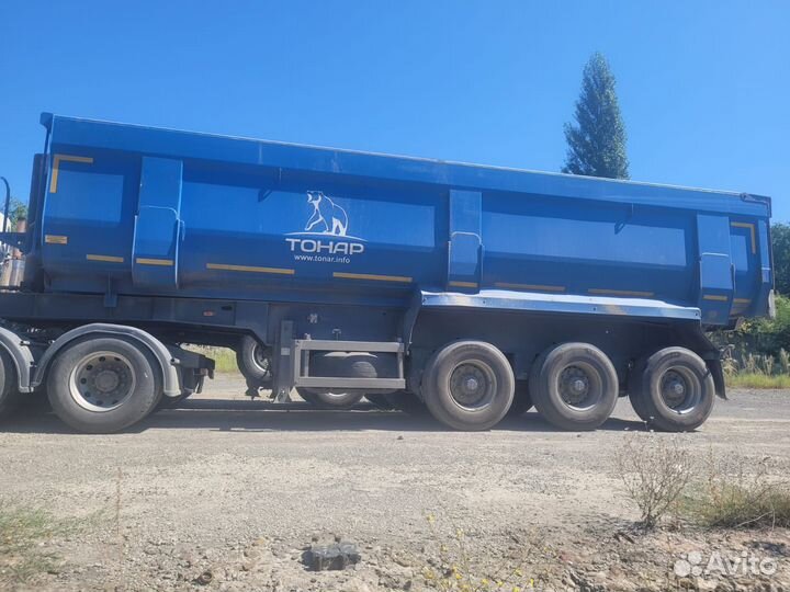 Freightliner Columbia с полуприцепом, 2000