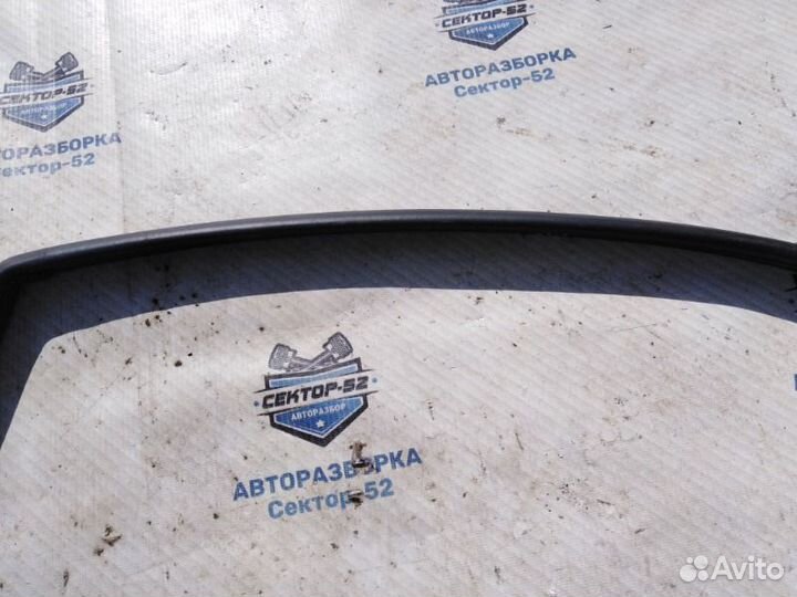 Уплотнитель двери задний левый Mazda 3 BL