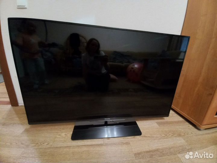 Телевизор Phillips SMART tv