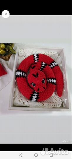 Вязанная игрушка змея