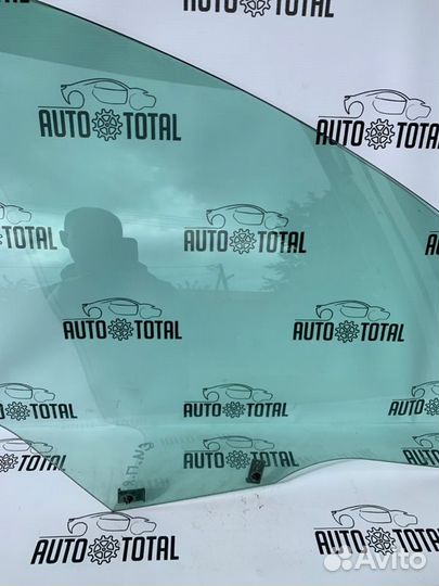 Стекло двери переднее правое Citroen C4 2011