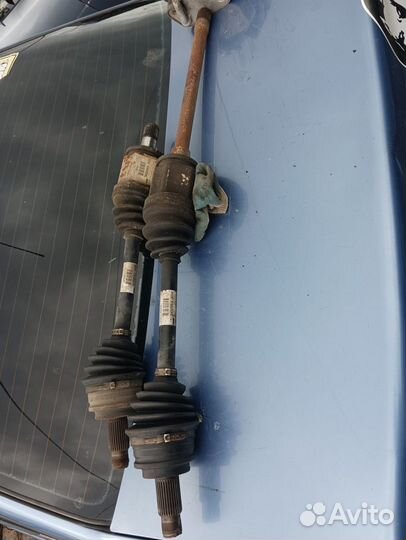 Привод передний Bmw X3 E83 N52B30AF 2007