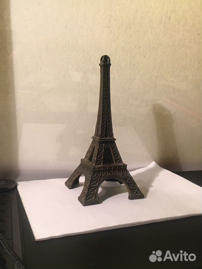 Статуэтка в виде Эйфелевой башни