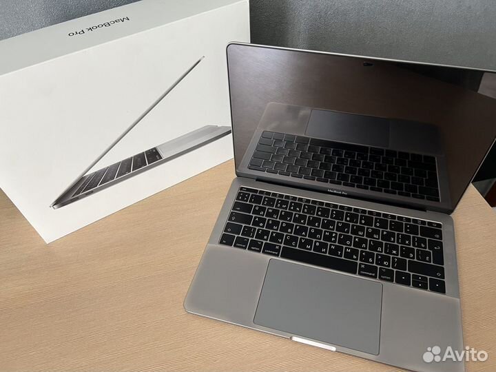 Apple MacBook Pro 13 retina 2017 8/128гб