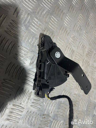 Педаль газа Volkswagen Transporter 6 2.0 TDI 2016