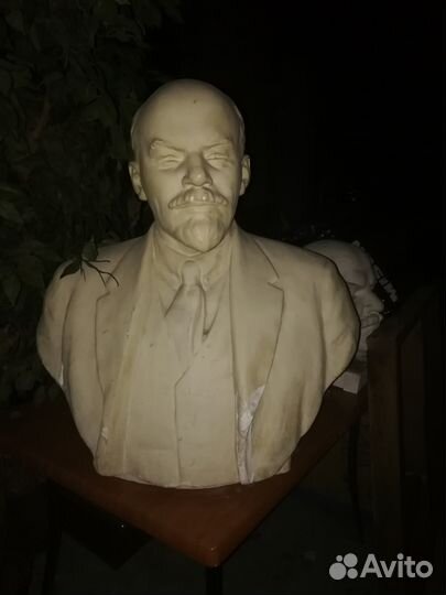 Бюст В. И. Ленина