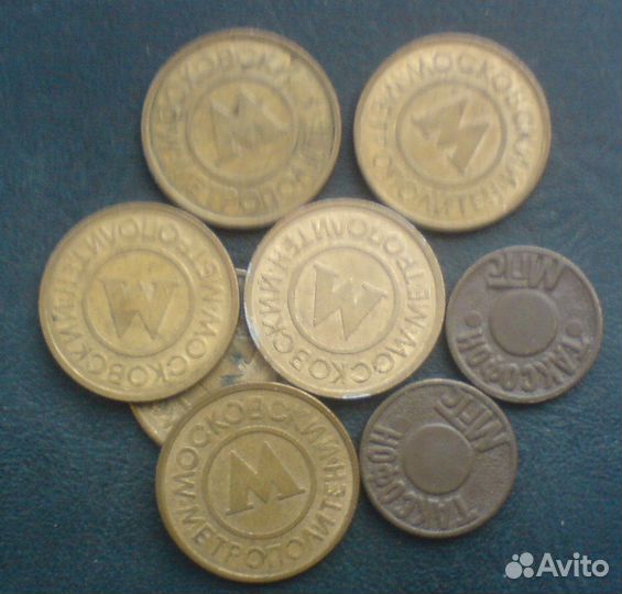 Набор 123 монет, 8 жетонов и 15 банкнот