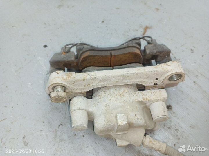 Суппорт тормозной передний левый Renault Megane