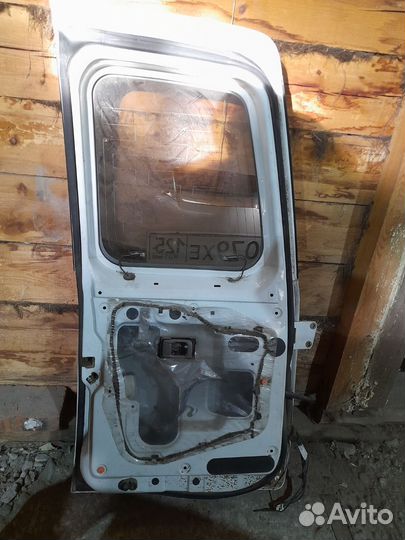 Дверь задняя левая