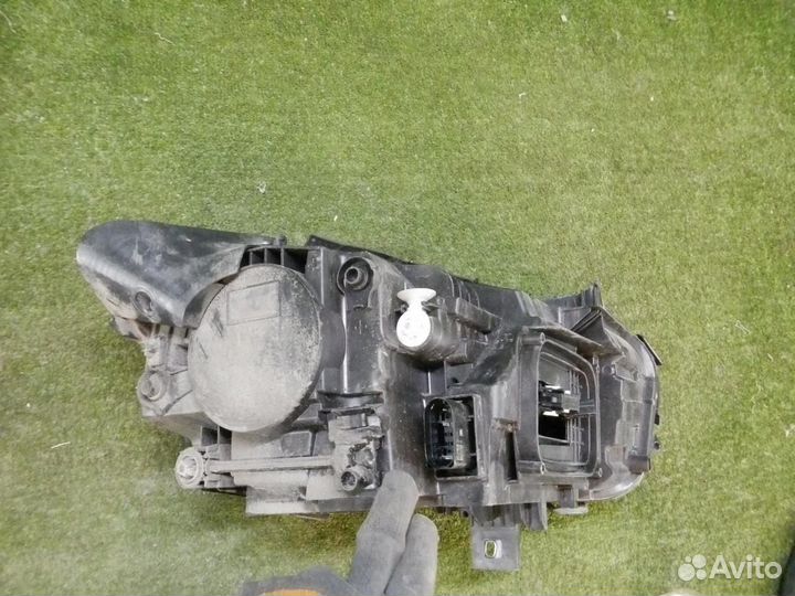 Фара левая Mercedes-Benz B-Class