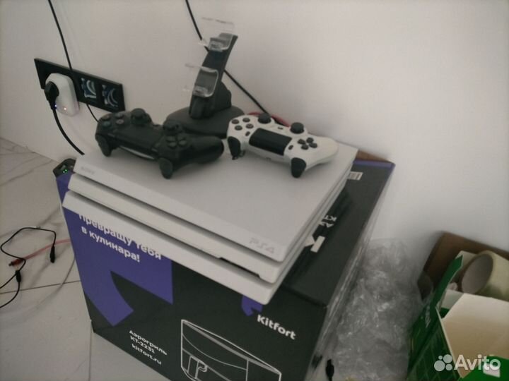 Sony playstation 4 PS4 pro 1tb с играми