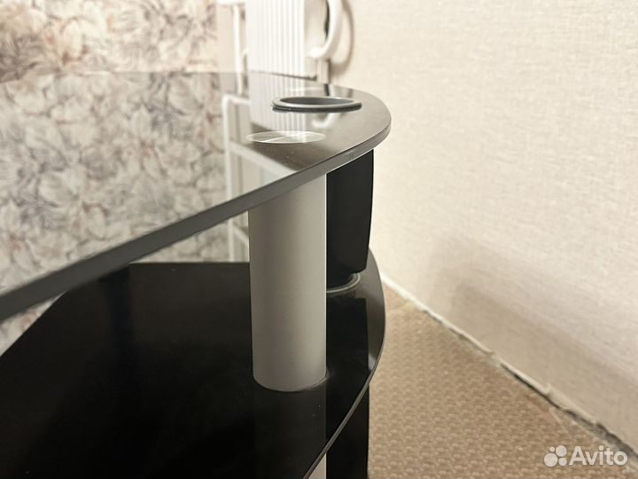 Стеклянная тумба под тв