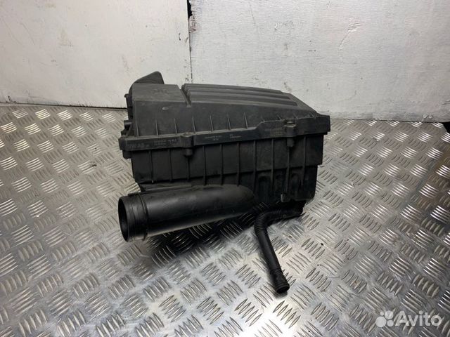 Корпус воздушного фильтра Skoda Octavia A5 BXE 1.9