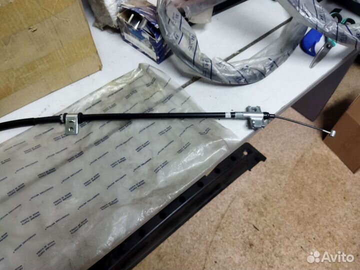 Трос стояночного тормоза левый Ssangyong Rexton