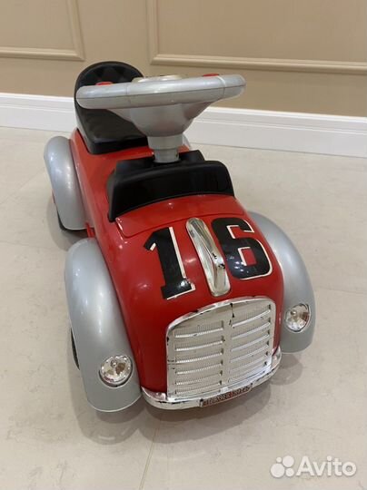 Машинка-каталка в ретро стиле