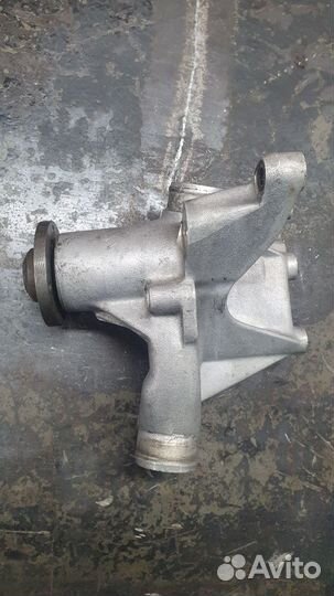 Mercedes m119 кронштейн вискомуфты