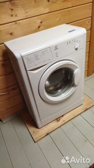 Стиральная машина узкая Indesit wiun 81 (сsi)