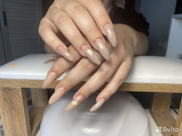 Модель на маникюр с покрытием гель лак