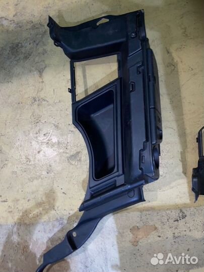 Обшивка багажника задняя левая Land Rover