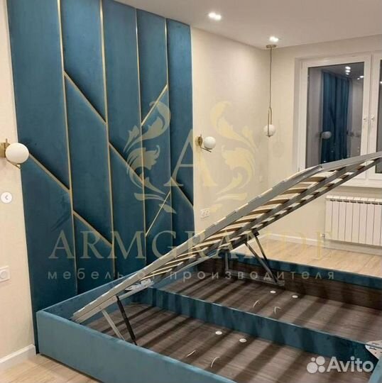 Двуспальная кровать с мягким изголовьем