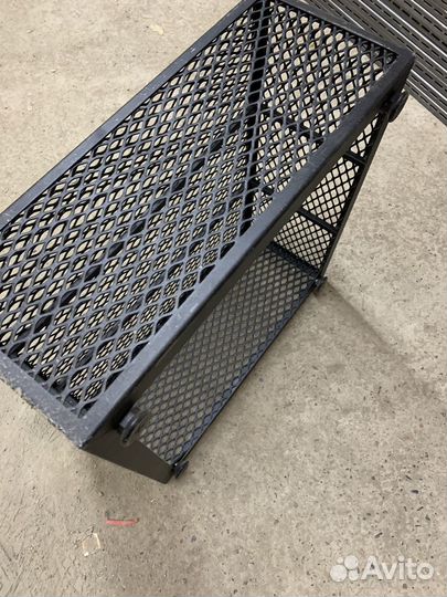 Подставка для цветов напольная металлическая